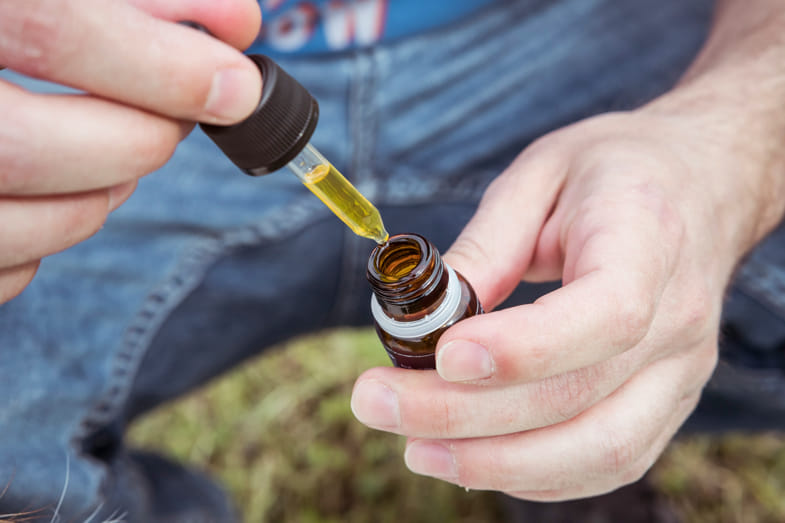 Botella de aceite de cbd