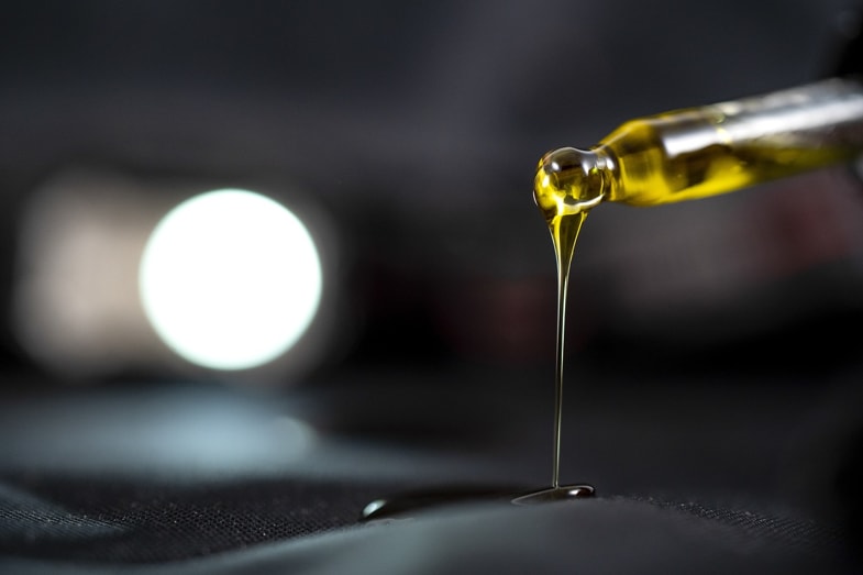 Gotas de aceite de CBD en el contexto de la investigación sobre deporte