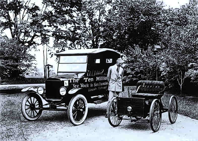 Henry Ford posa orgulloso junto a uno de sus coches | Justbobshop