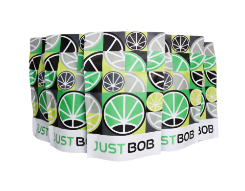 Paquetes con logo verde de JustBobShop para marihuana CBD